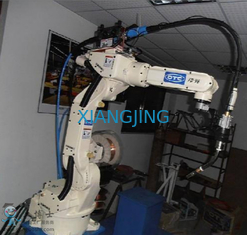 Drugi 7-osiowy robot spawalniczy FD-v6 na ramieniu robota