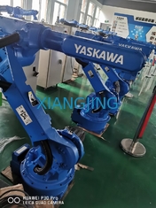 Używane ramię robota przemysłowego Yaskawa GP180 do podnoszenia i umieszczania z chwytakiem