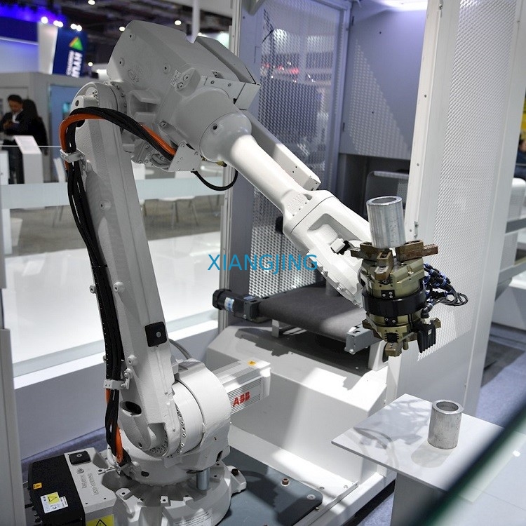 Malowanie natryskowe Używany robot ABB IRB4400 Malowanie natryskowe Ramię robota 6 osi