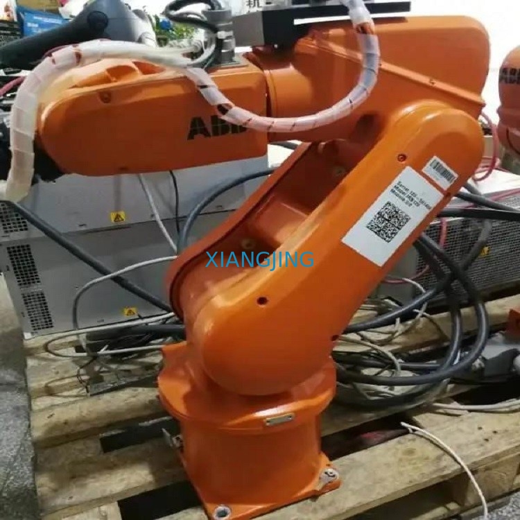 Używany robot IRB1200 UŻYWANY ABB z chwytakiem do podnoszenia i umieszczania oraz przenoszenia
