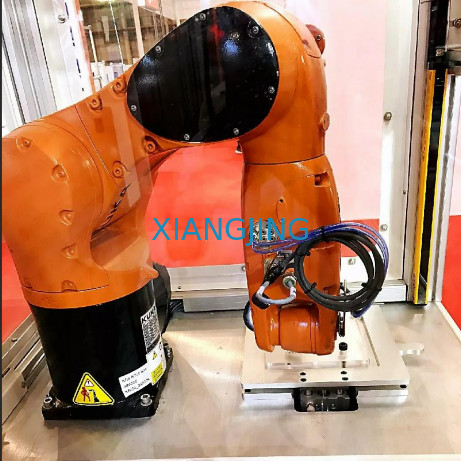 Transport przemysłowy Używany robot Kuka KR 6 R900-2 z chwytakiem HK Vision System