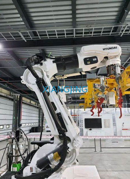 Robot pakujący Hyundai HP160 uzbrojony w robota o ładowności 160 kg i zasięgu 3128 z chwytakiem chińskiej marki