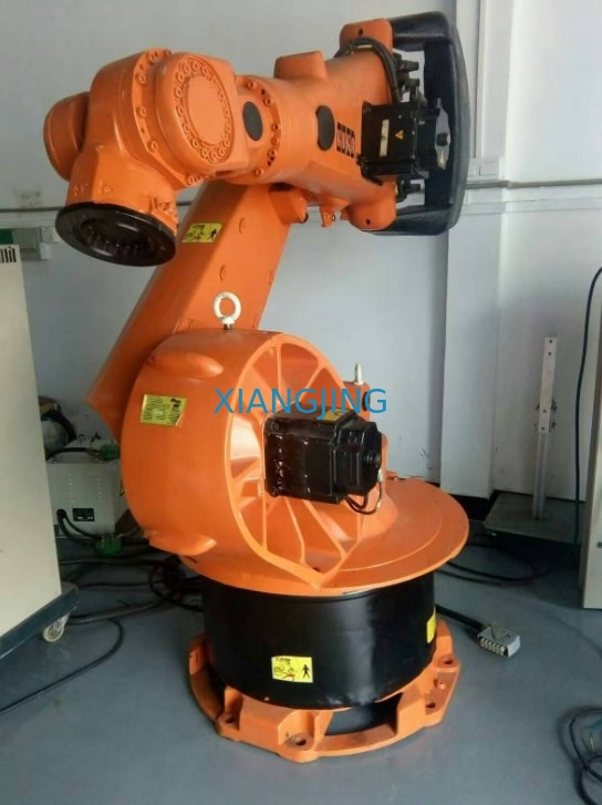 KR 210 R2700 EXTRA Używany robot Kuka do robota typu pick and place z drugiej ręki