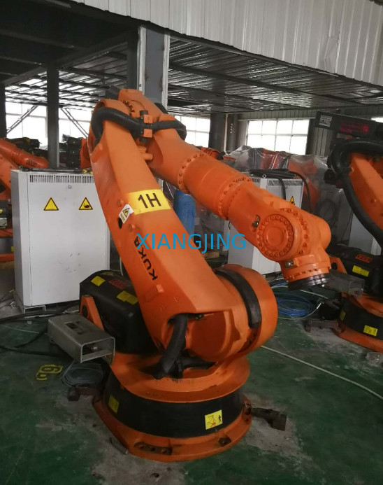 Używany 10 lat temu 6-osiowy robot przemysłowy KR 210 R2700 EXTRA do pick and place